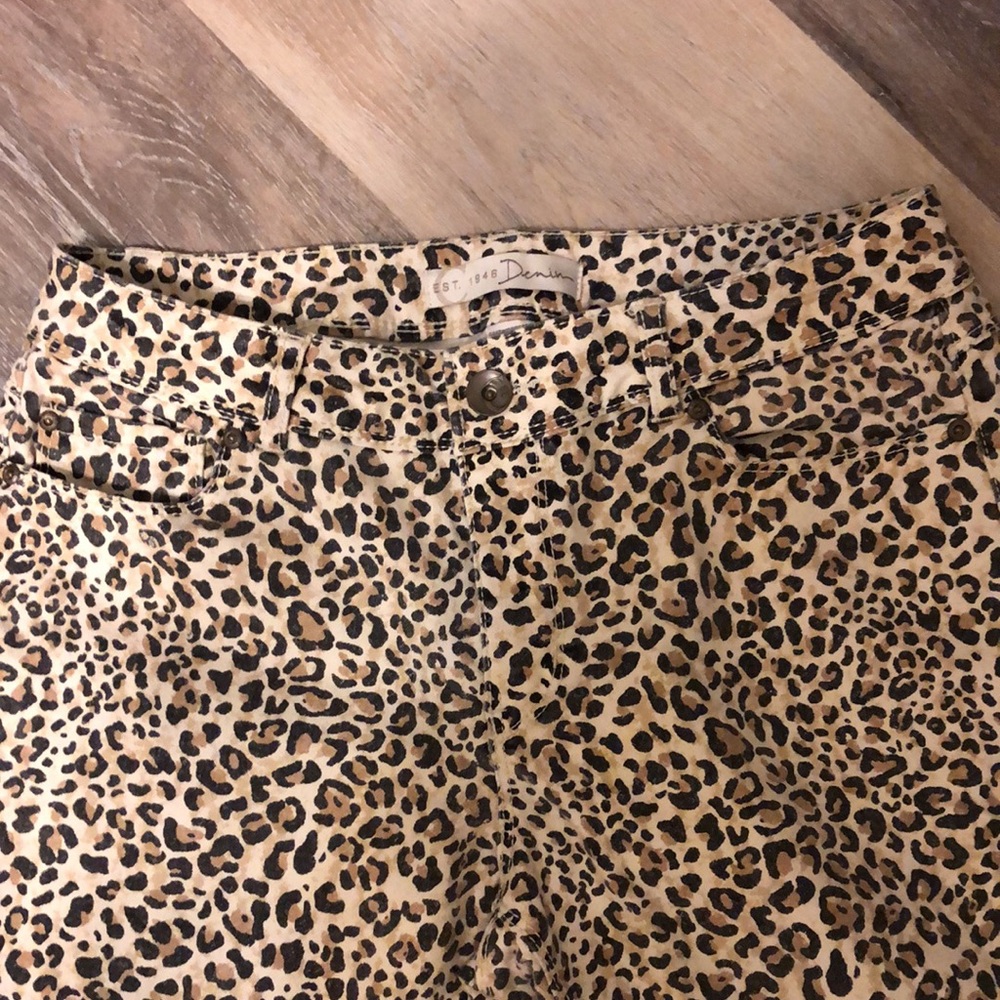 EST. 1946 Denim Leopard Print Crop Jeans - Picture 3 of 7